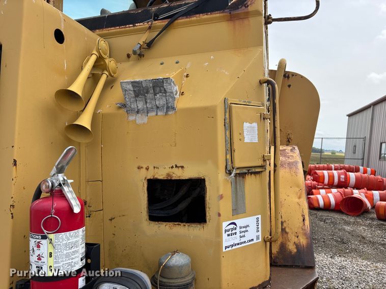 image for item DV4260 Caterpillar water wagon
