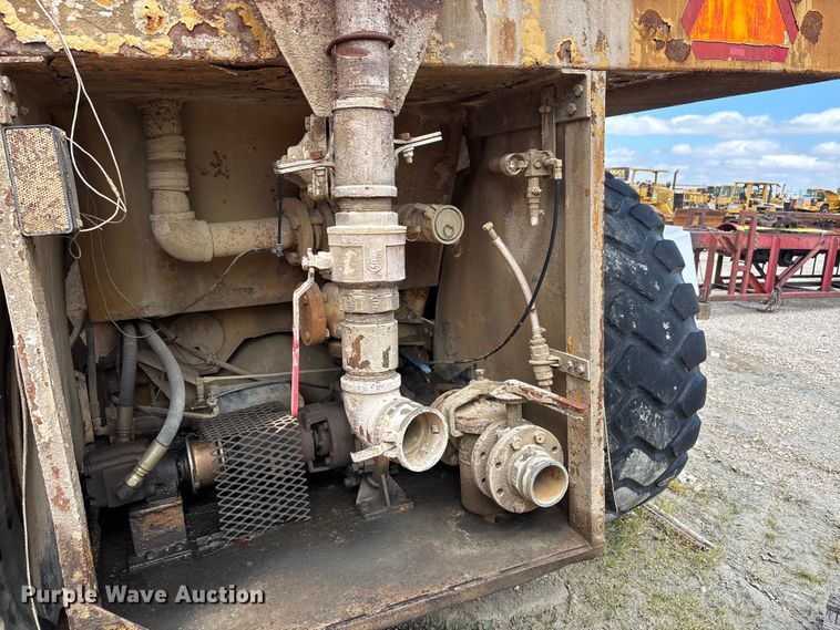image for item DV4260 Caterpillar water wagon
