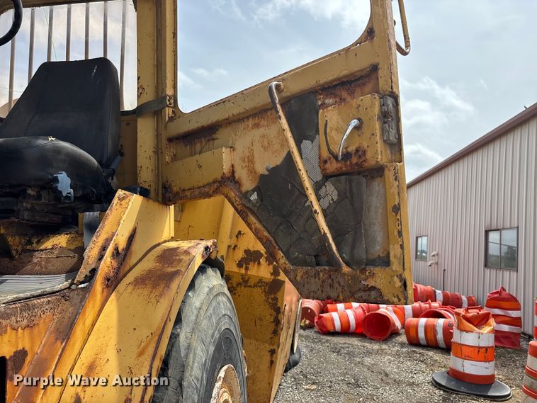 image for item DV4260 Caterpillar water wagon