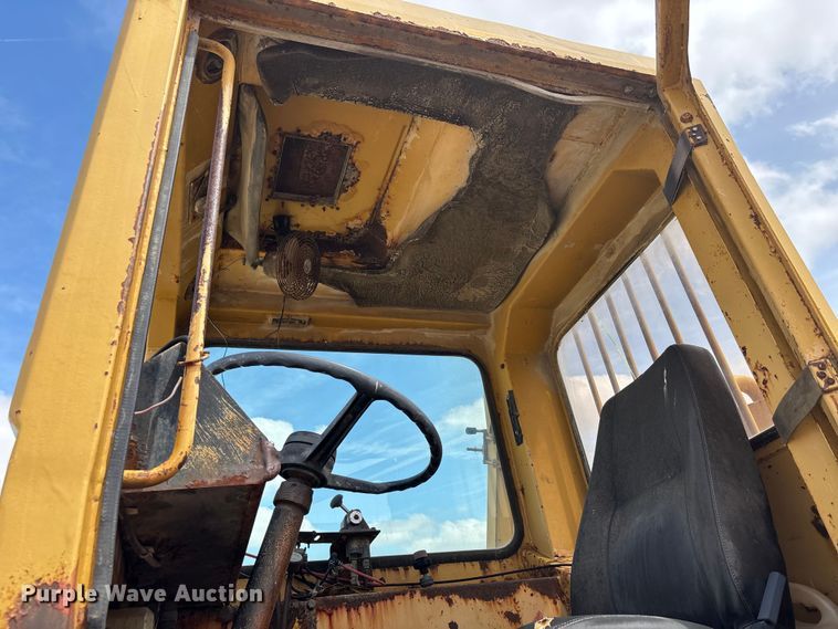 image for item DV4260 Caterpillar water wagon