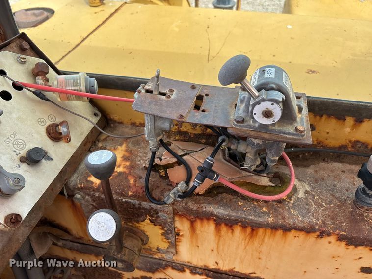 image for item DV4260 Caterpillar water wagon