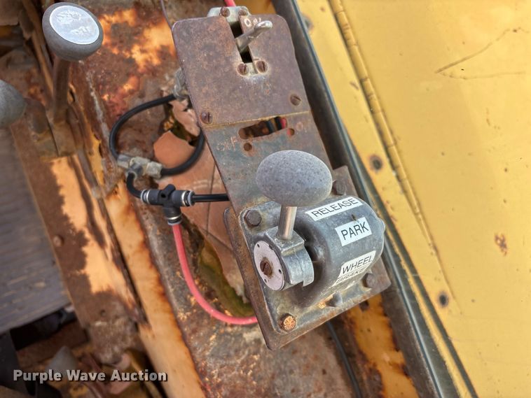image for item DV4260 Caterpillar water wagon