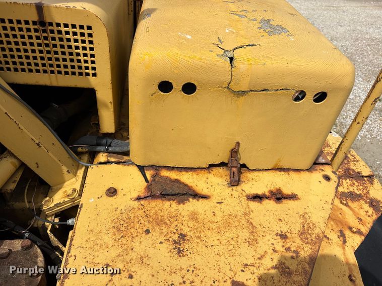 image for item DV4260 Caterpillar water wagon