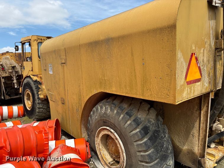 image for item DV4261 Caterpillar water wagon