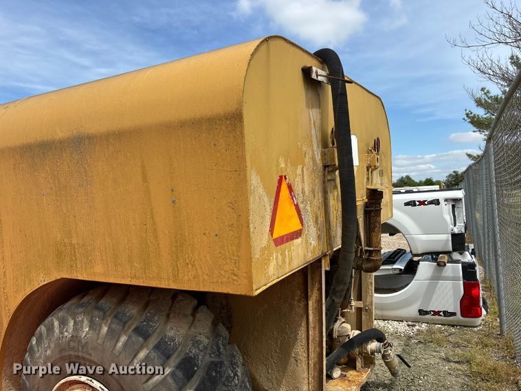 image for item DV4261 Caterpillar water wagon