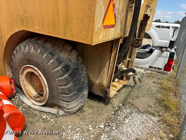 image for item DV4261 Caterpillar water wagon