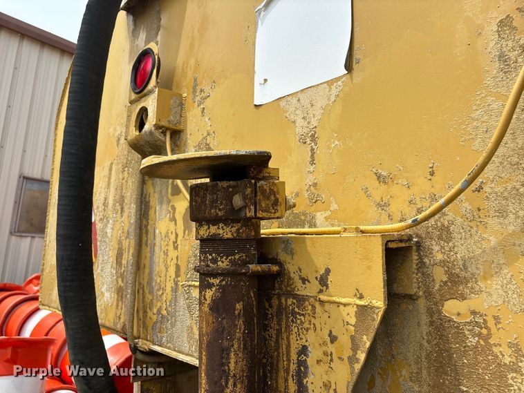 image for item DV4261 Caterpillar water wagon