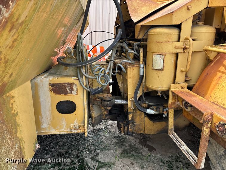 image for item DV4261 Caterpillar water wagon