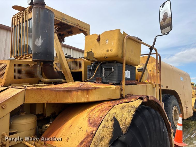 image for item DV4261 Caterpillar water wagon