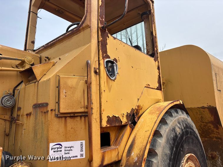 image for item DV4261 Caterpillar water wagon