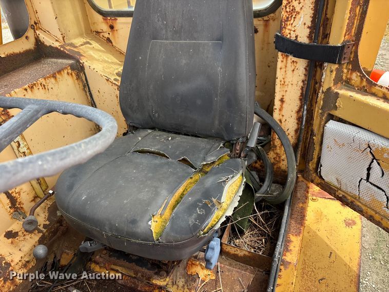 image for item DV4261 Caterpillar water wagon