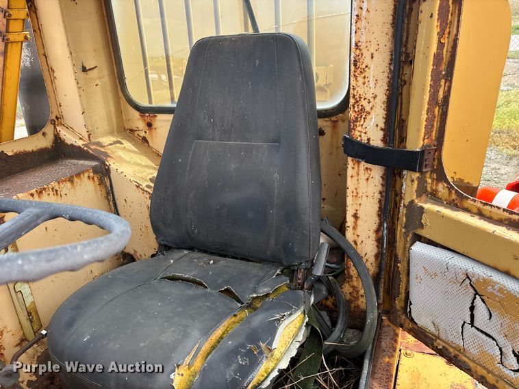 image for item DV4261 Caterpillar water wagon