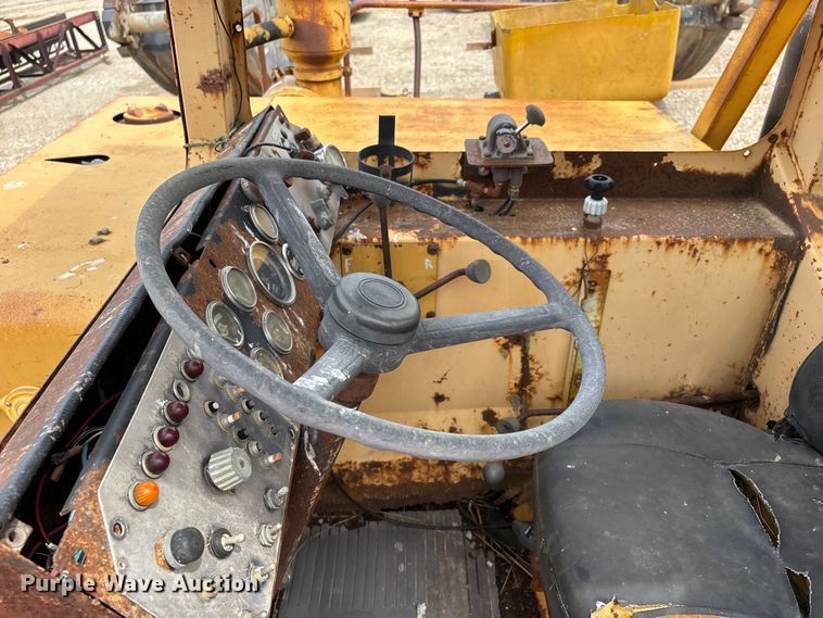 image for item DV4261 Caterpillar water wagon