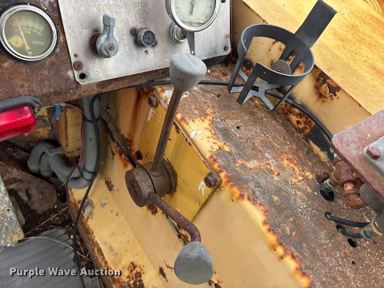 image for item DV4261 Caterpillar water wagon