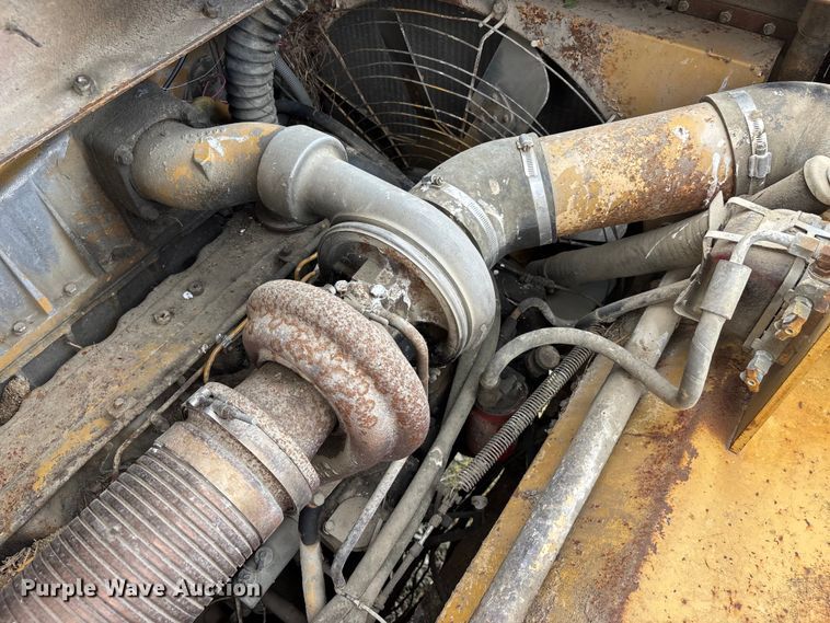 image for item DV4261 Caterpillar water wagon