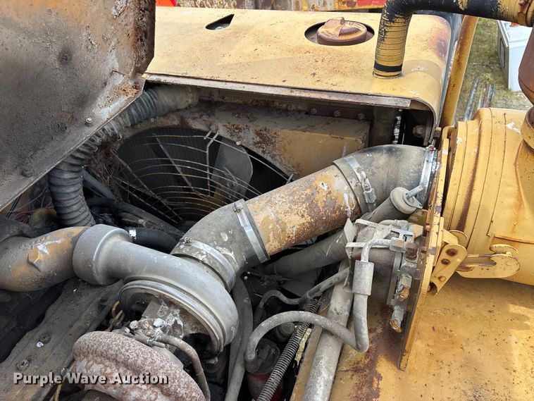 image for item DV4261 Caterpillar water wagon