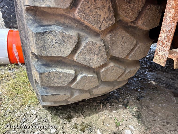 image for item DV4261 Caterpillar water wagon