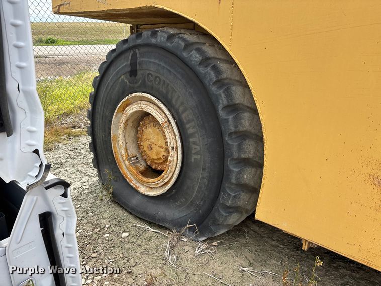 image for item DV4261 Caterpillar water wagon