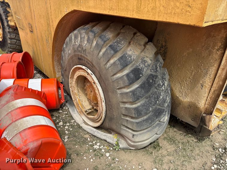image for item DV4261 Caterpillar water wagon