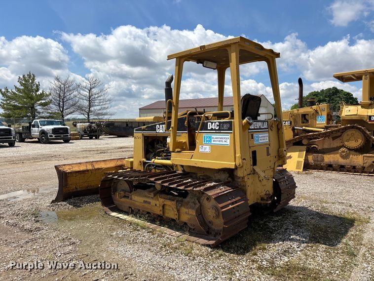 image for item DV4262 1995 Caterpillar D4C LGP dozer