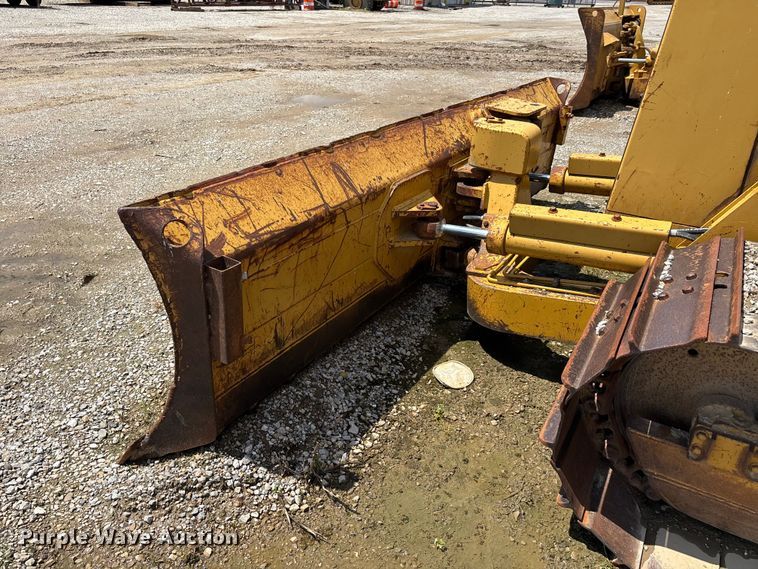image for item DV4262 1995 Caterpillar D4C LGP dozer
