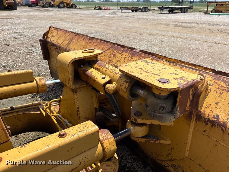 image for item DV4262 1995 Caterpillar D4C LGP dozer