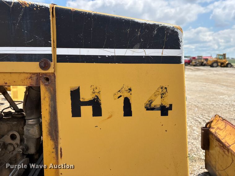 image for item DV4262 1995 Caterpillar D4C LGP dozer
