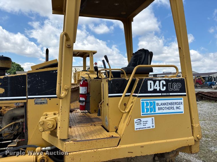 image for item DV4262 1995 Caterpillar D4C LGP dozer