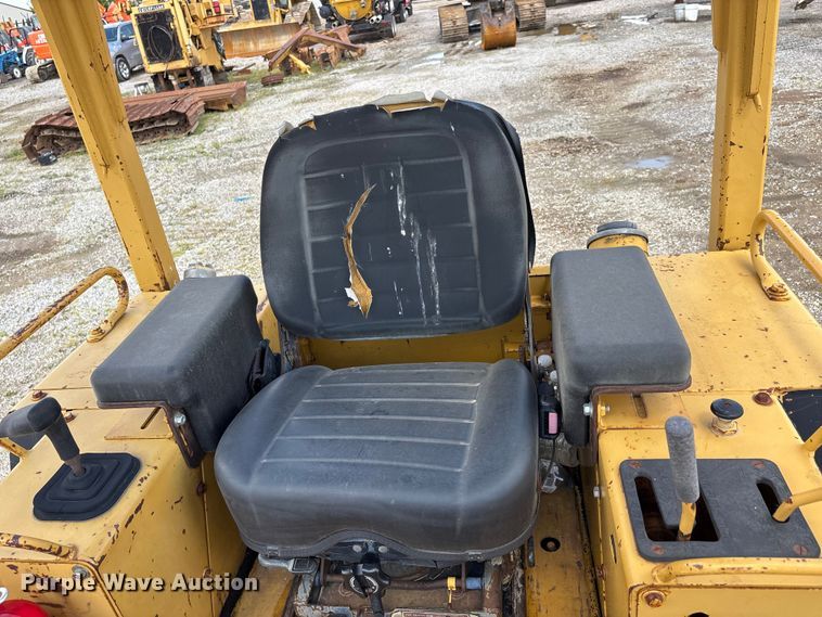 image for item DV4262 1995 Caterpillar D4C LGP dozer