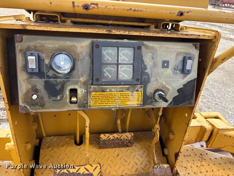image for item DV4262 1995 Caterpillar D4C LGP dozer