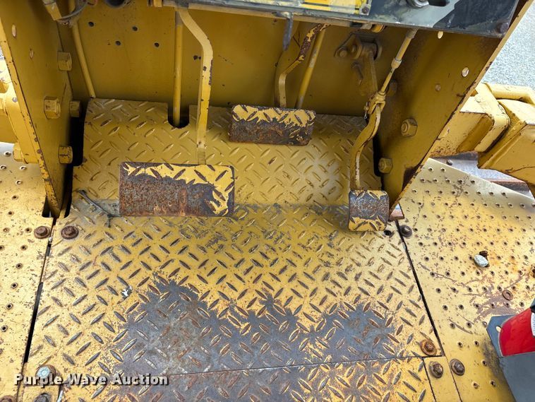 image for item DV4262 1995 Caterpillar D4C LGP dozer