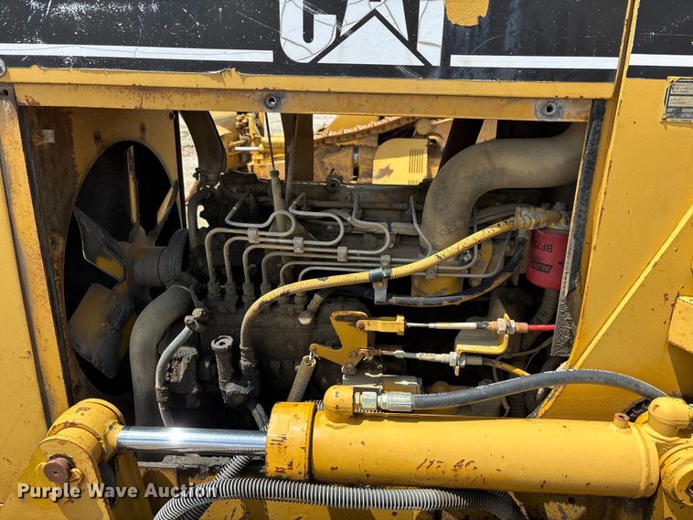 image for item DV4262 1995 Caterpillar D4C LGP dozer