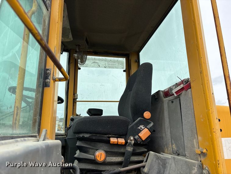 image for item DV4263 1996 Volvo L70C wheel loader