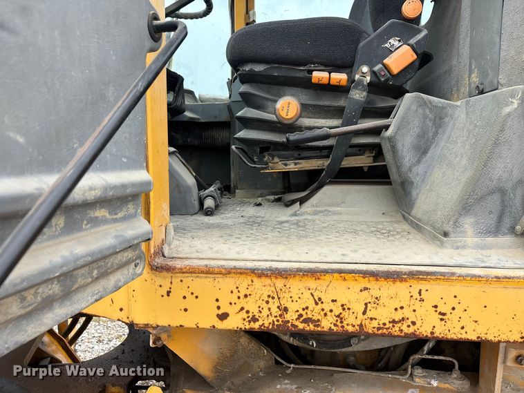 image for item DV4263 1996 Volvo L70C wheel loader