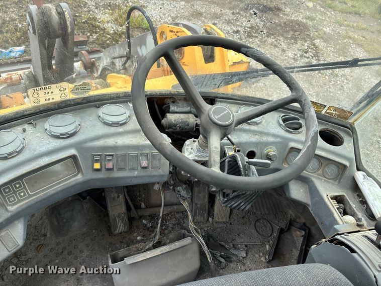 image for item DV4263 1996 Volvo L70C wheel loader