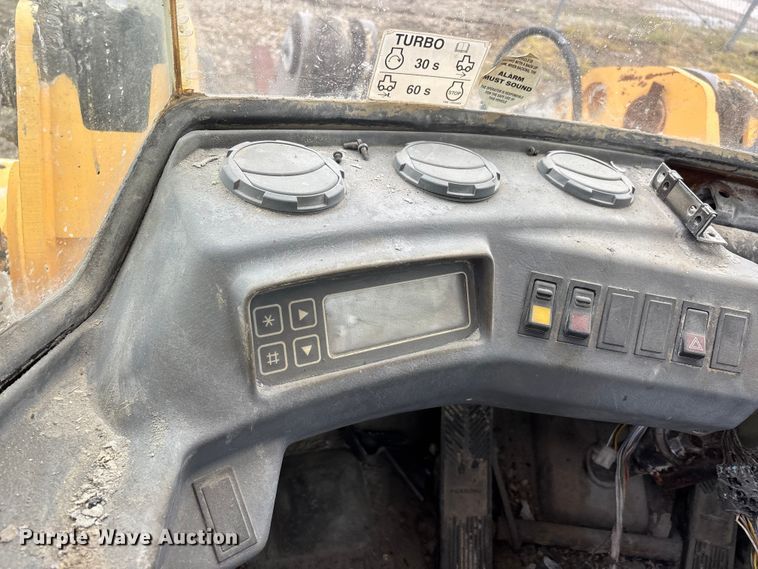 image for item DV4263 1996 Volvo L70C wheel loader