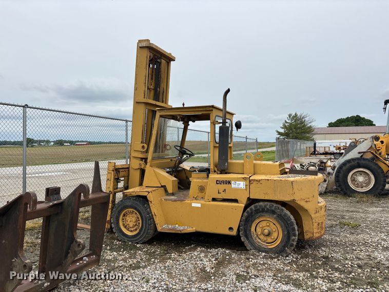 image for item DV4264 Clark P/L2358616 forklift