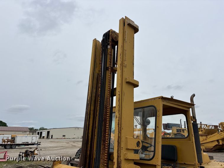 image for item DV4264 Clark P/L2358616 forklift