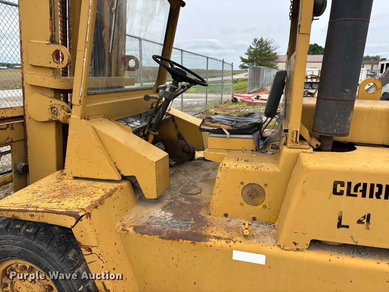 image for item DV4264 Clark P/L2358616 forklift