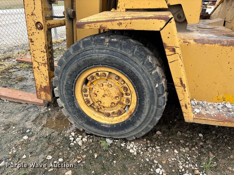 image for item DV4264 Clark P/L2358616 forklift