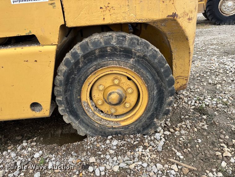 image for item DV4264 Clark P/L2358616 forklift