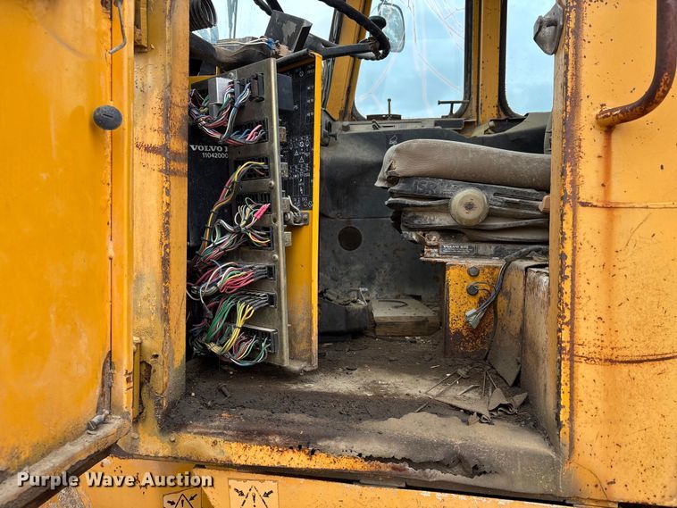 image for item DV4265 1987 Volvo L70 wheel loader
