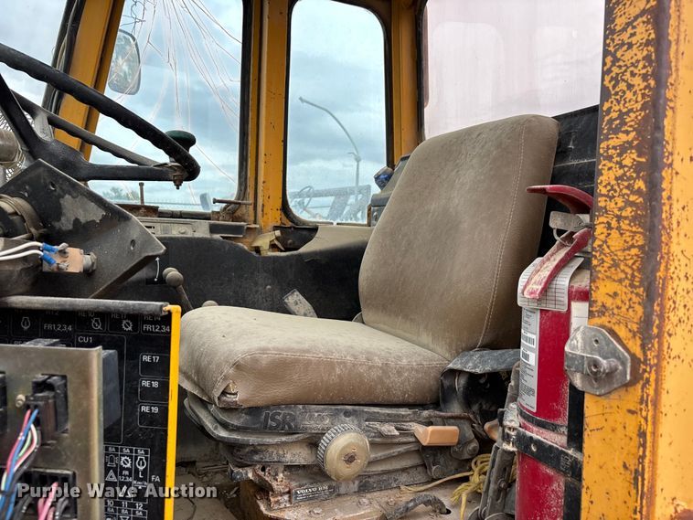 image for item DV4265 1987 Volvo L70 wheel loader