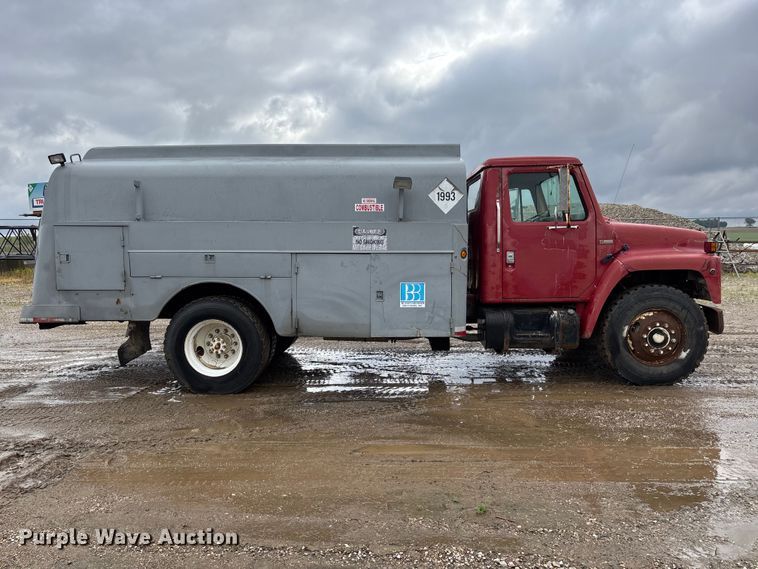 image for item DV4269 1979 International 1854 fuel truck