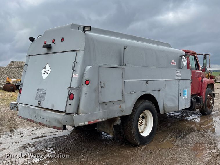 image for item DV4269 1979 International 1854 fuel truck