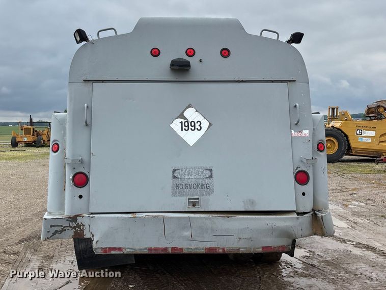 image for item DV4269 1979 International 1854 fuel truck