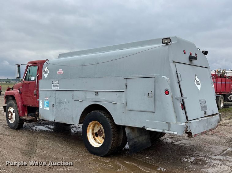 image for item DV4269 1979 International 1854 fuel truck