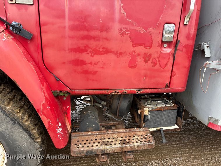 image for item DV4269 1979 International 1854 fuel truck