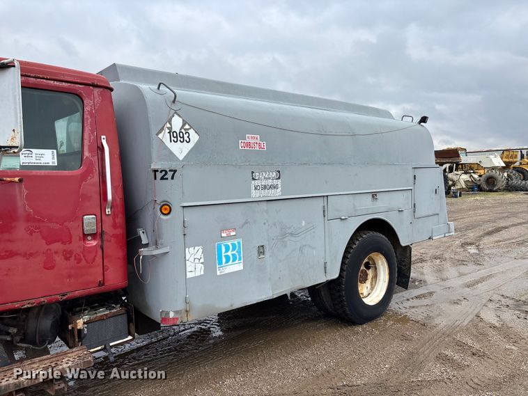 image for item DV4269 1979 International 1854 fuel truck