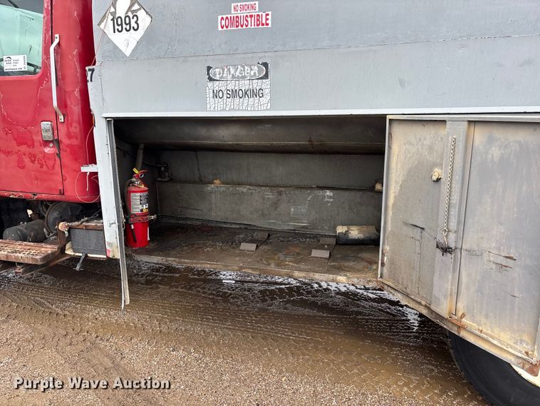 image for item DV4269 1979 International 1854 fuel truck